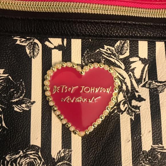 ✨SALE✨Betsey Johnson tote/purse - Picture 4 of 12